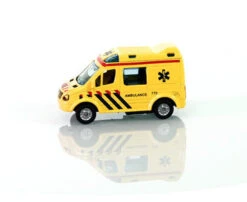 Ambulance Pull Back Met Licht En Geluid -Overdekte Speelgoed Winkel ambulance kidsglobe 510643 1 1