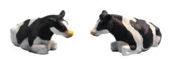 Koeien Set Van 2 Stuks Zwart/wit Liggend Kidsglobe Schaal 1 : 32 -Overdekte Speelgoed Winkel koeien zwartbont kids globe farming 571872 scaled 1