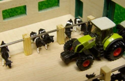 Kidsglobe Ligboxenstal Koeienstal 1 : 87 -Overdekte Speelgoed Winkel loopstal kidsglobe 610492 1 1